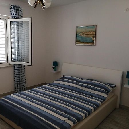 Apartmani Nevera 克尔克 外观 照片