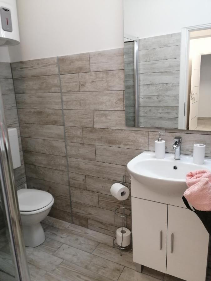 Apartmani Nevera 克尔克 外观 照片